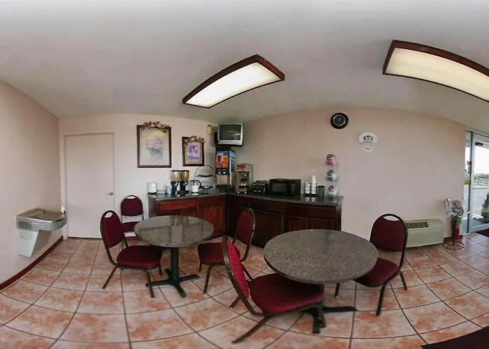 Motel Super 8 By Wyndham Oklahoma Fairgrounds