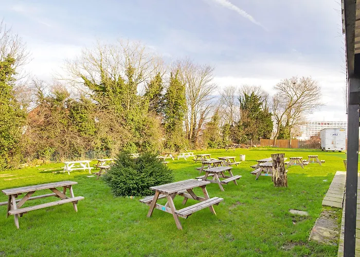 The Green Man Pub And Hotel By Oyo