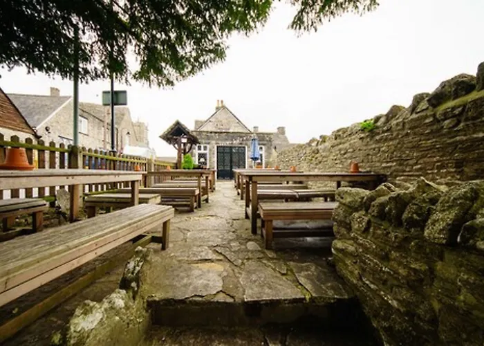 Bankes Arms Hotel