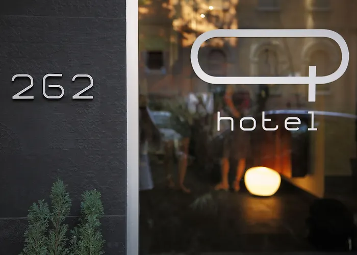 Q Hotel