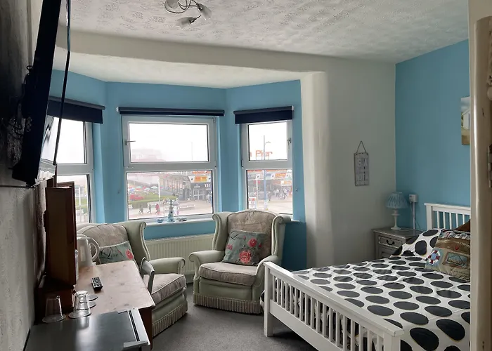 Henrys On The Prom Bed & Breakfast Great Yarmouth