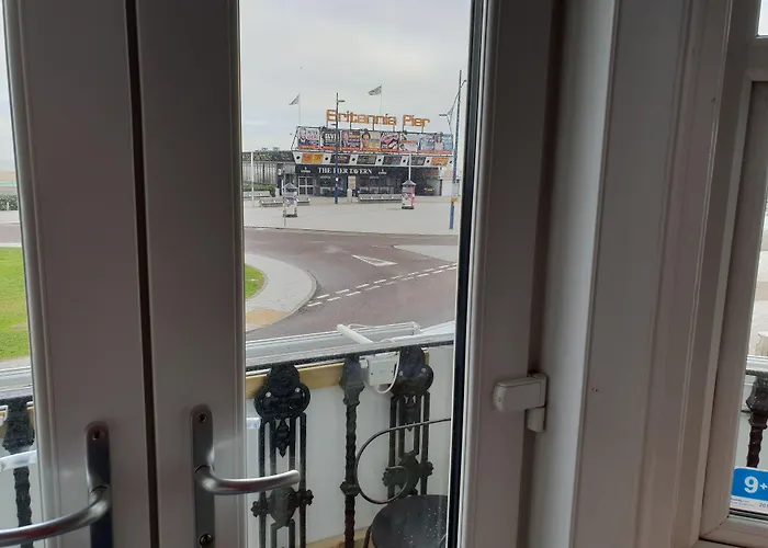 Henrys On The Prom Bed & Breakfast Great Yarmouth