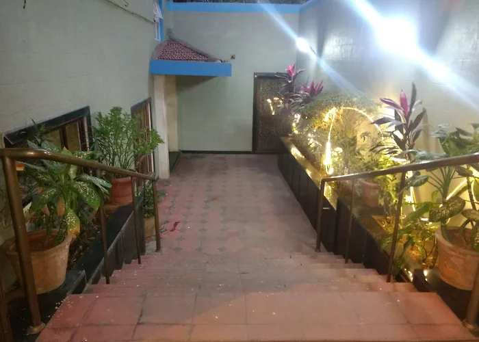 Pals Hotel