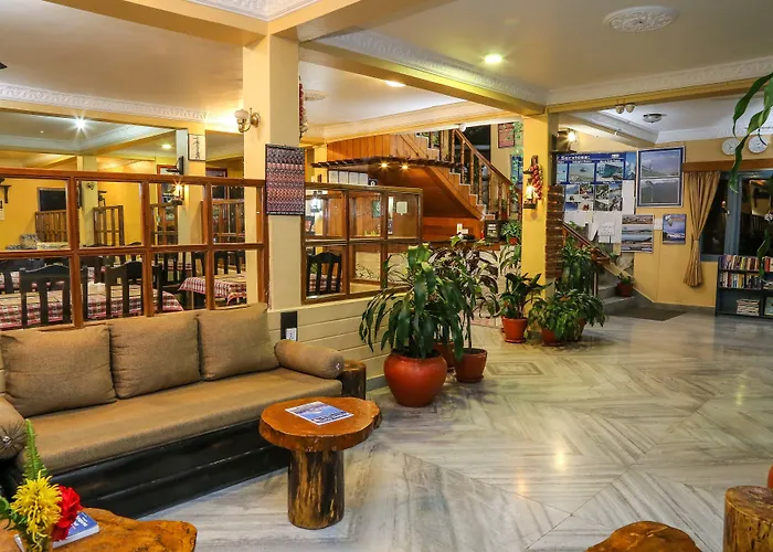 Hotel Silver Oaks Inn