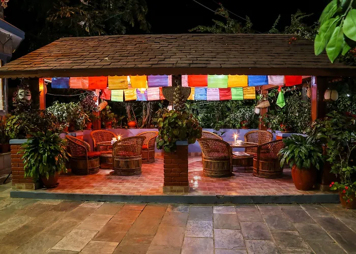 Hotel Silver Oaks Inn