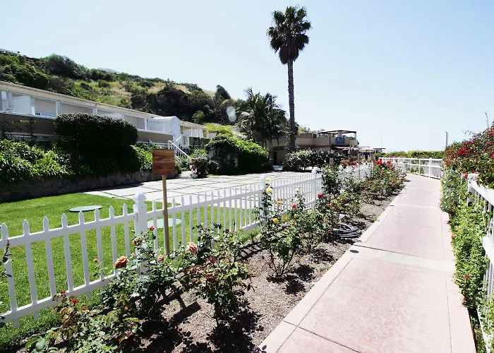Malibu Country Inn