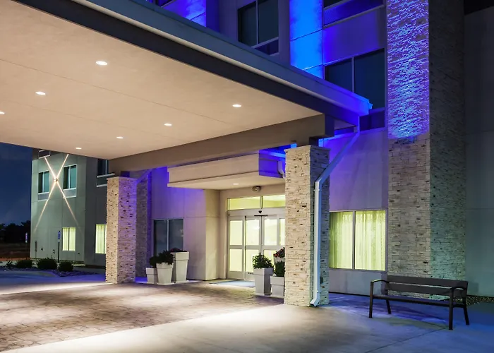 Holiday Inn Express & Suites Litchfield By Ihg