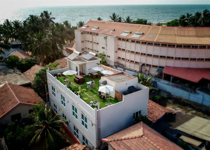 Blue Water Boutique Hotel Negombo