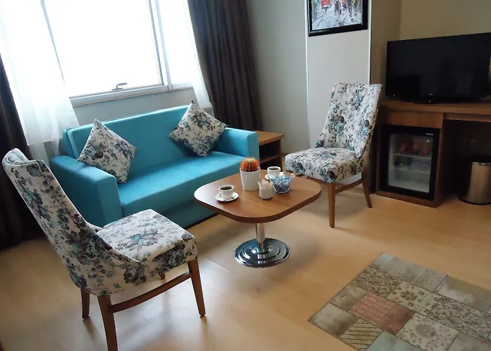 Golden Lounge Hotel