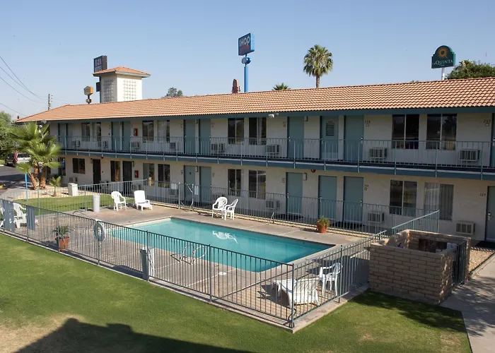 Days-Inn By Wyndham Bakersfield