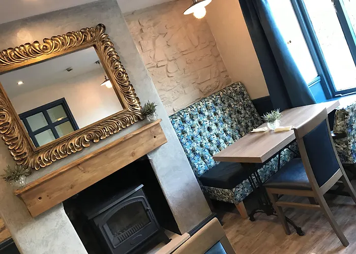 Falcon Hotel