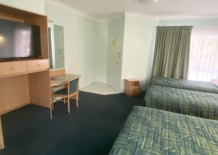 Runaway Bay Motor Inn