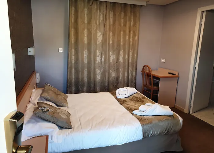Hotel Logis Les Cigalons à Marseille