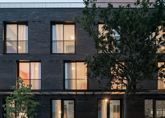 Deskopolitan House