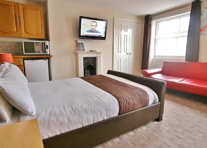 Central Hotel Cheltenham By Roomsbooked