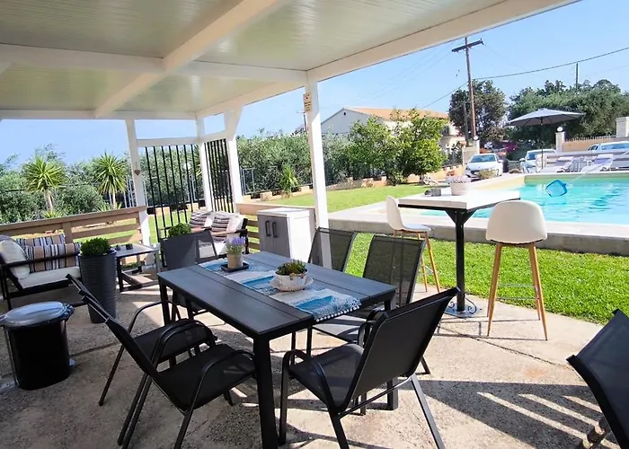 Catamaran Corfu Aparthotel Akharavi