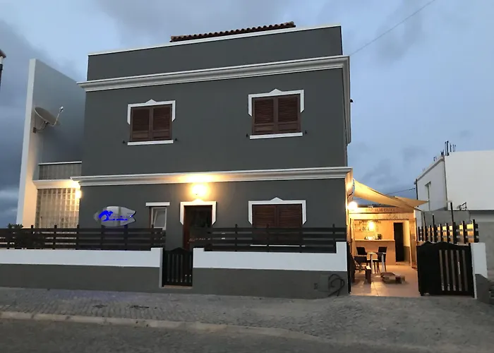 Blue Eagle Guesthouse - Casa De Hospedes Santa Maria