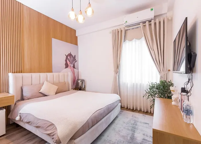 Hoa Hong Hotel - Xa Dan
