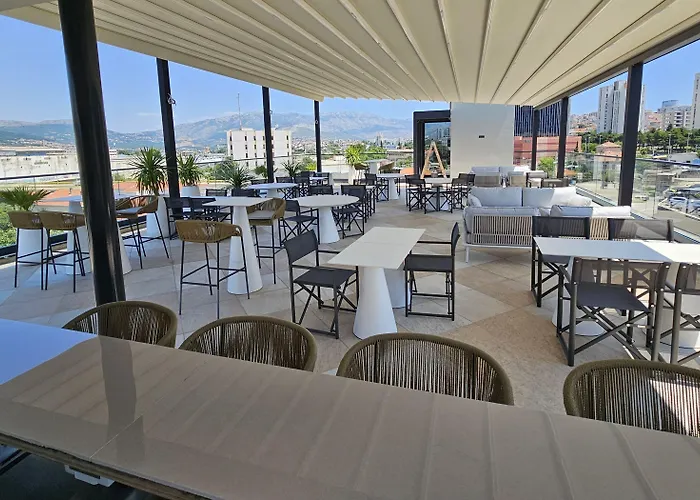 Cora Hotel