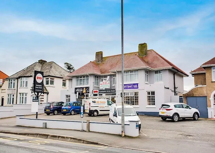 Oyo Godolphin Arms Hotel