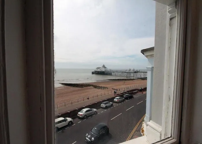 OYO Marine Parade Hotel, Eastbourne Pier