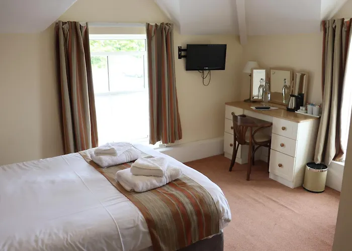 Lion Hotel & Studio Apartments Criccieth