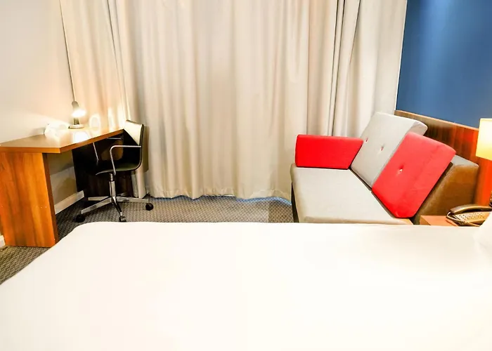 Holiday Inn Express Harlow By Ihg