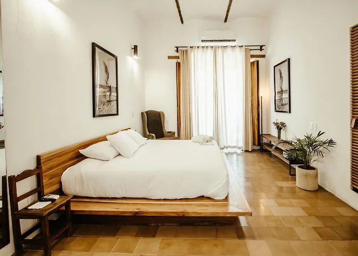 Hotel Sin Nombre