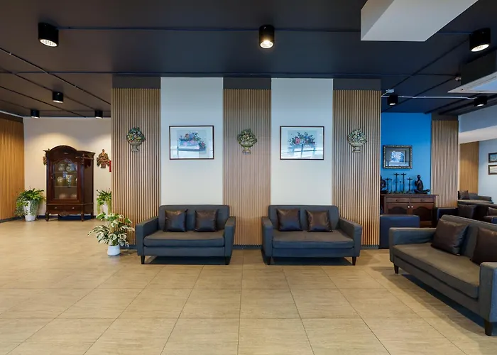 Prom Hotel