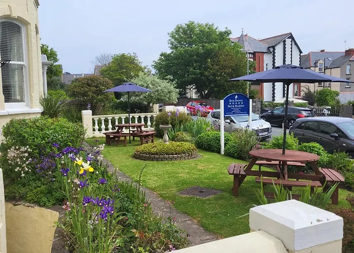 Bryn Derwen With Private Car Park Hotel Llandudno