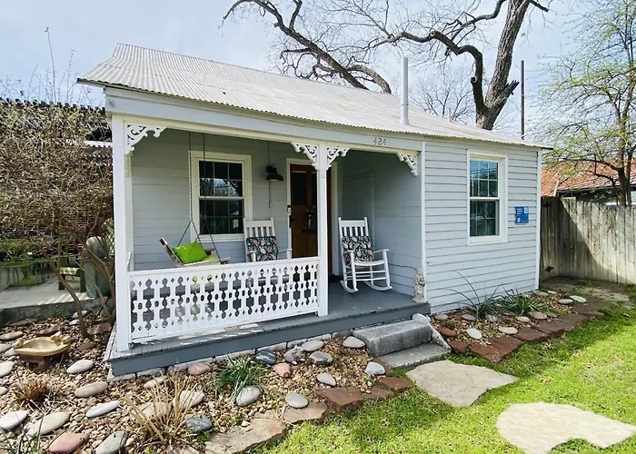 Comal Inn