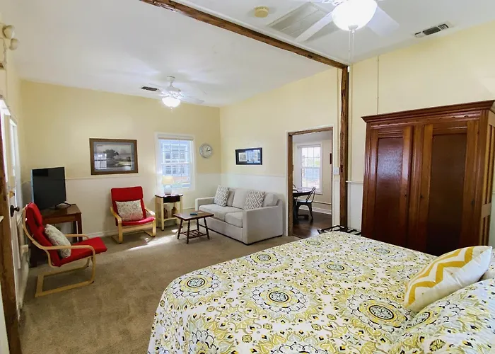 Comal Inn