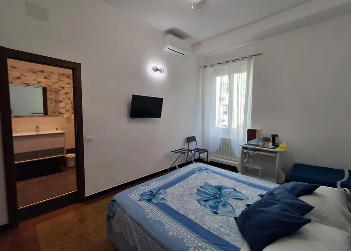 La Lanterna Di Angelo Rent Rooms And Apartments Free Parking On The Street Front