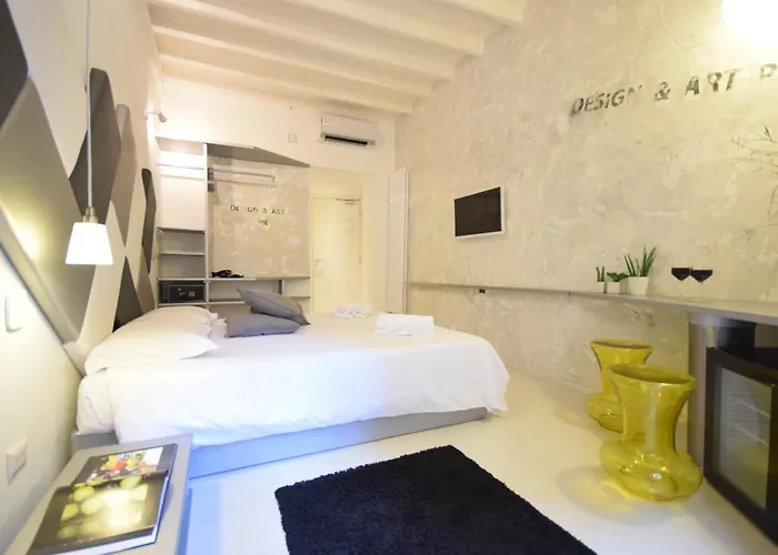 Design&Art Pie' - Elegant Rooms Near The Pantheon, Calm & Central Stay