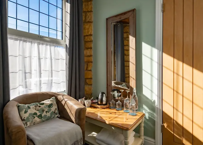 The Lansdowne Boutique Rooms With Breakfast - Adults Only