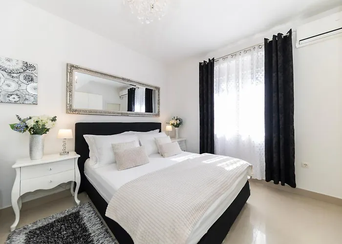 Central Square Guest House