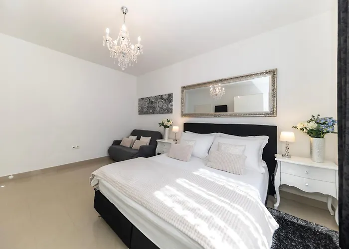 Central Square Guest House