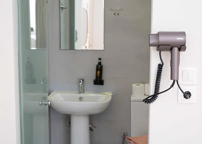 Lux Hotel 5 Mins Walk From Port Of Piraeus And Metro Station