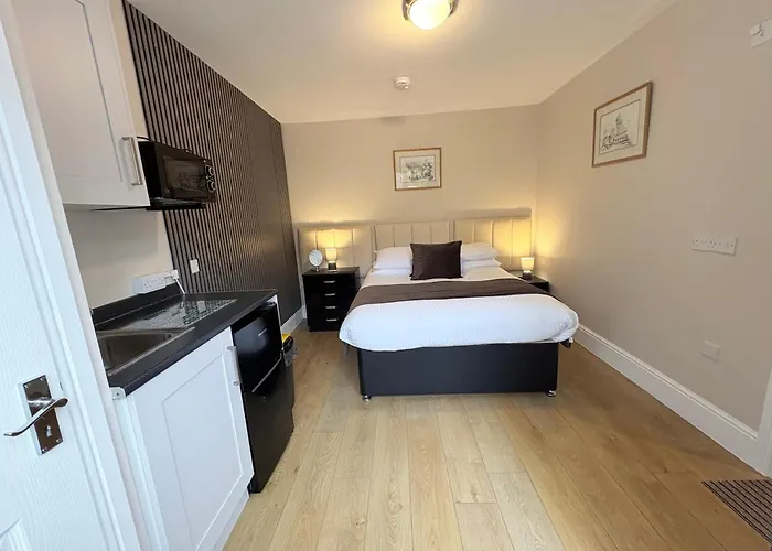 Roger Ground Guest House - With Onsite Car Parking Windermere