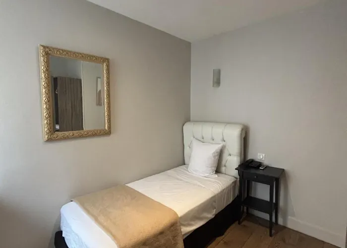 Lafayette Hotel