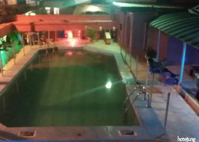 Divine Fountain Hotel - Deluxe Lagos