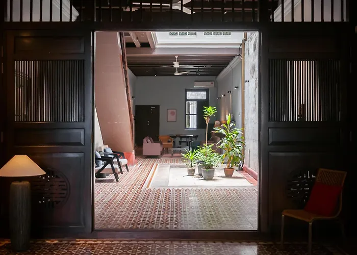 Aayu Stewart - Stewart Ln, George Town