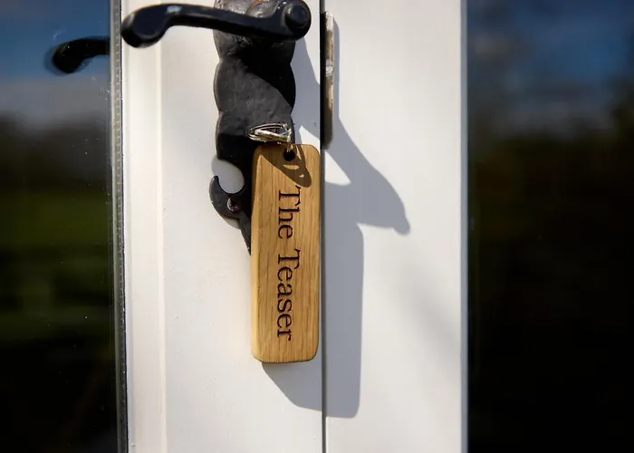 Great Ashley Farm Bed And Breakfast & Shepherds Huts