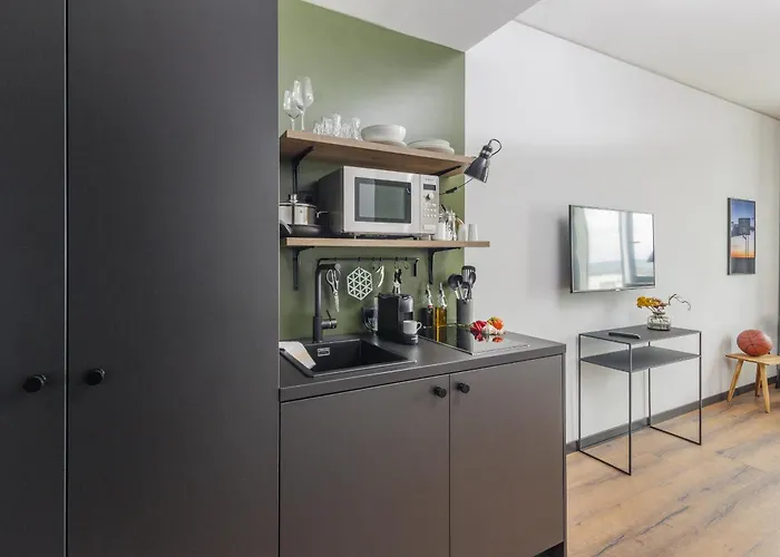 Black F House - Serviced Apartments