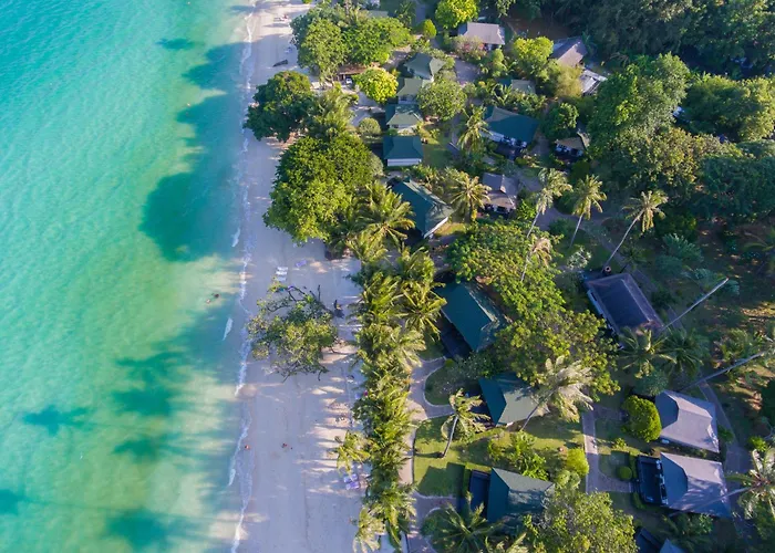 Phi Phi Holiday Resort, Leam Tong Beach