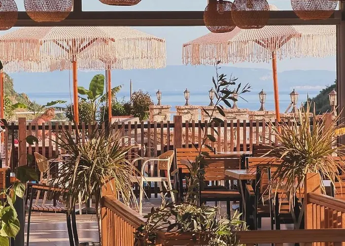 Karos Hotel Llaman Himare