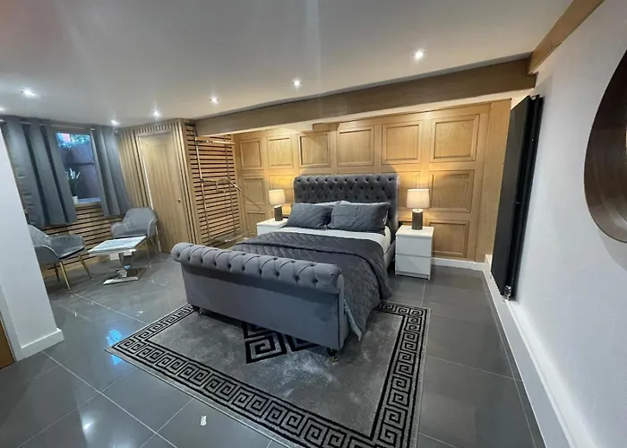 Hendham House - Near Etihad Stadium, Coop Live Arena, Ao Arena, Piccadilly Train Station & Manchester City Centre