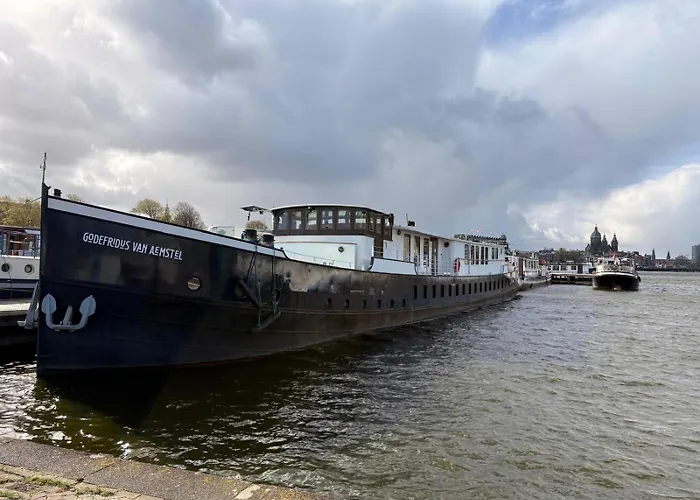 Botel Sailing Home