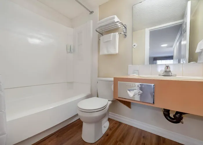 Econo Lodge Inn&Suites Kelowna