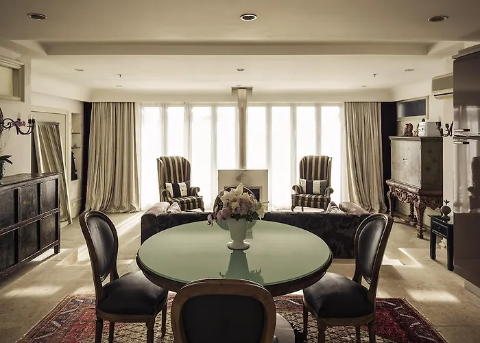 Mollies Boutique Hotel